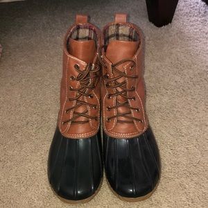 Duck boots